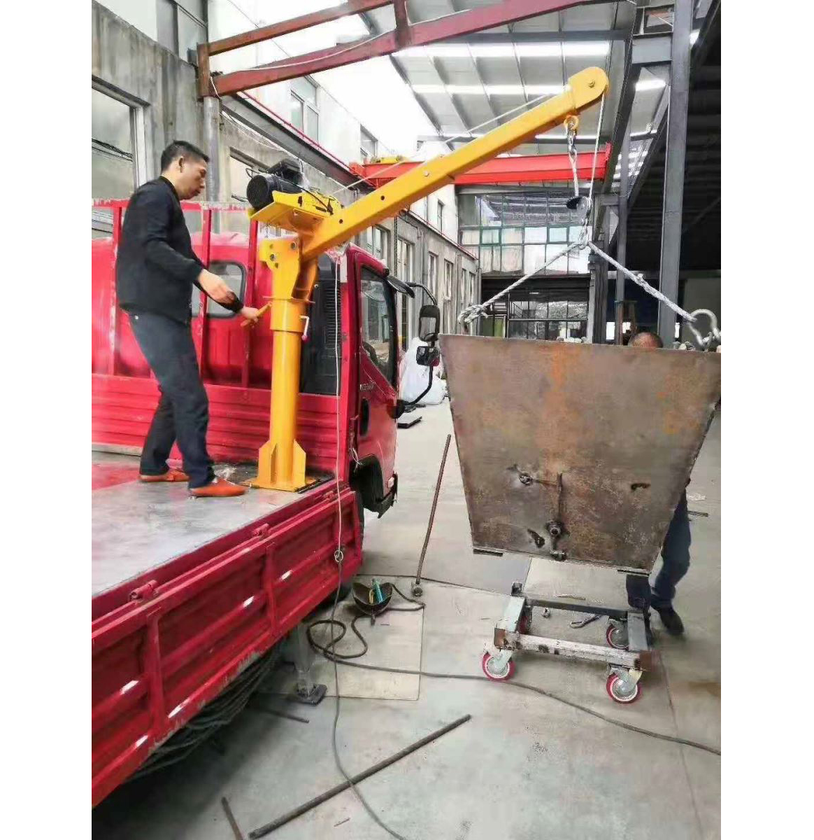 車(chē)載一噸小吊機(jī),車(chē)載懸臂吊使用案例